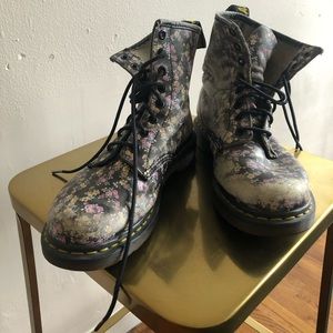 Punk Black Floral Doc Martens Grunge 8 wmns